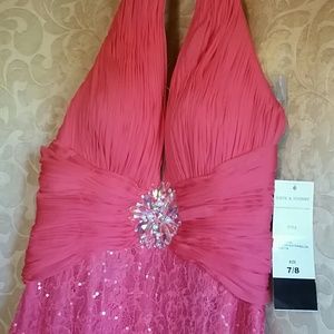 SOLD!!! NEW LUXURIOUS GOWN 7/8 sz